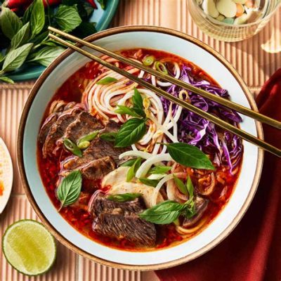  บún bò Huế - ซุปเนื้อยำแซ่บซ่ากับรสชาติเข้มข้นของเครื่องเทศ!!