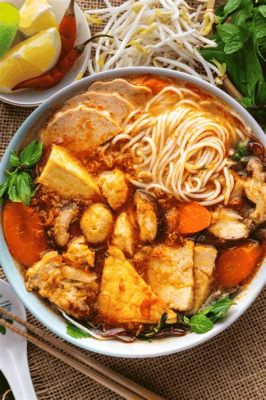   Bún Chả Huế: สัมผัสความหอมกรุ่นของน้ำซุปต้มเคี่ยวกับเนื้อหมูและเครื่องในที่ปรุงรสอย่างพิถี่!