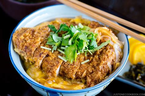   Katsudon: ความกรอบนอกนุ่มในสไตล์ญี่ปุ่นที่ต้องลอง!