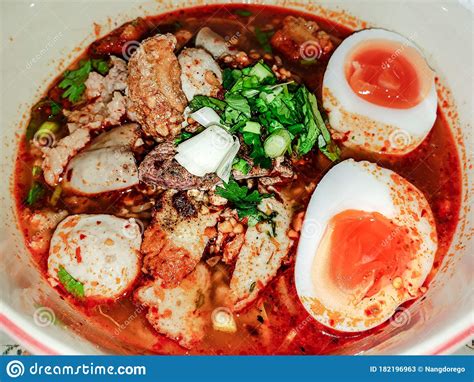  ก๋วยเตี๋ยวหม่าล่าของกุ้ยหยวน: รสชาติเผ็ดร้อนที่ผสานความหอมมันอย่างลงตัว